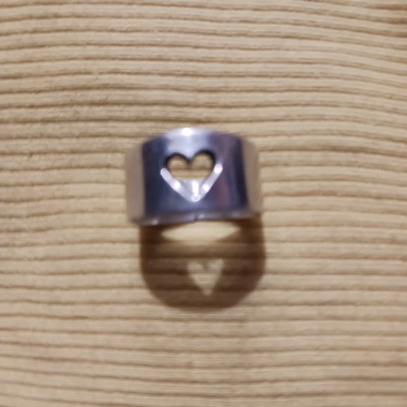 Thumb Ring 💍  with heart ❤️ carved - Picture 1 of 4
